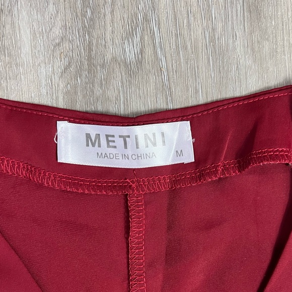 NWOT Ladies Medium Burgundy Top (Fits like a large) - Picture 2 of 2